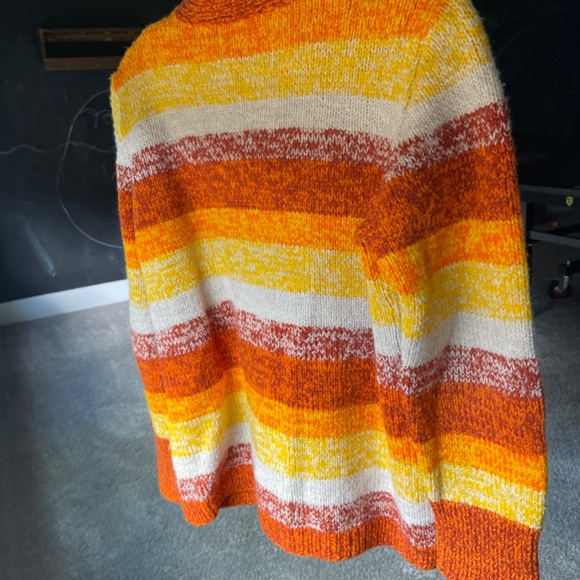 Colored pull over - Picture 2 of 3